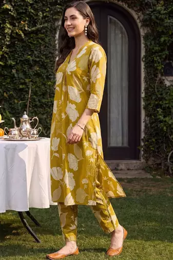 women floral printed regular cotton kurta with trousers