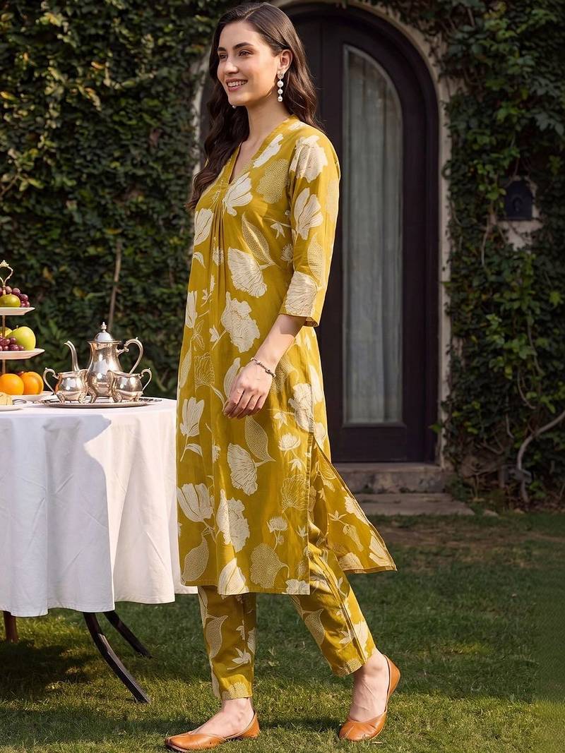 women floral printed regular cotton kurta with trousers