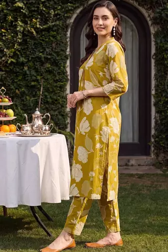 women floral printed regular cotton kurta with trousers