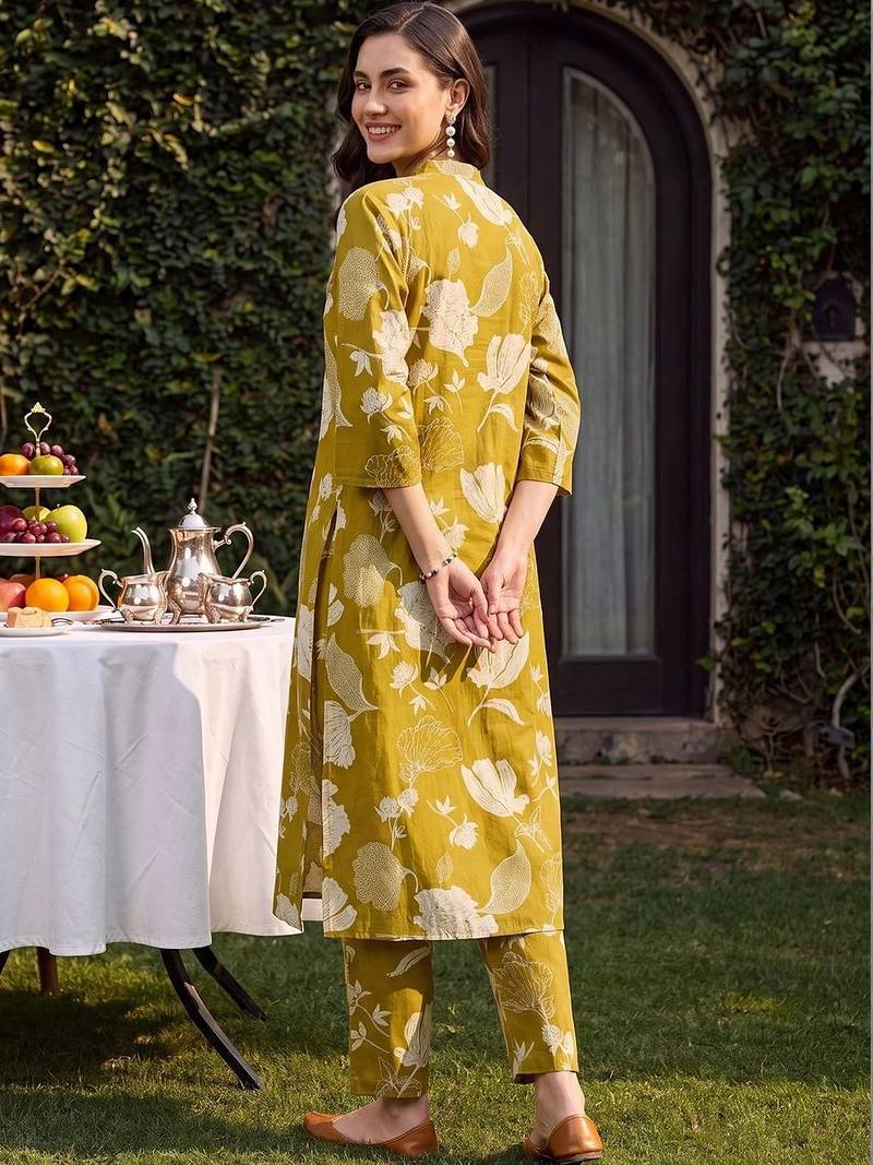 women floral printed regular cotton kurta with trousers