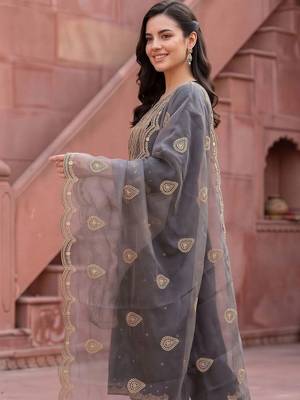 women ethnic motifs embroidered regular thread work kurta with trousers & with dupatta 4