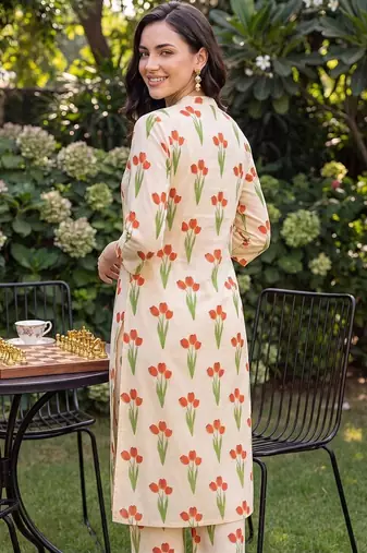 women floral printed regular cotton kurta with trousers