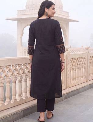 women ethnic motifs embroidered panelled thread work cotton kurta with trousers 3