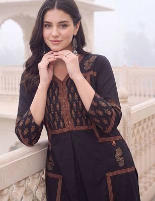 women ethnic motifs embroidered panelled thread work cotton kurta with trousers 5