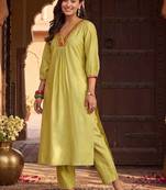 women embroidered empire thread work liva kurta with trousers