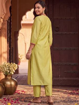 women embroidered empire thread work liva kurta with trousers 2