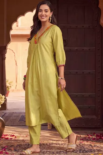 women embroidered empire thread work liva kurta with trousers