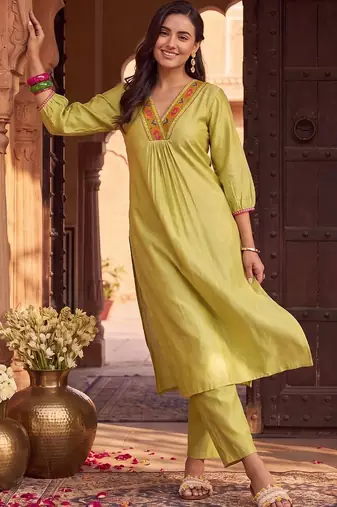 women embroidered empire thread work liva kurta with trousers