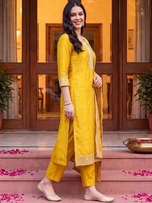 women ethnic motifs regular thread work kurta with trousers & with dupatta 4