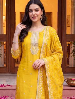 women ethnic motifs regular thread work kurta with trousers & with dupatta 5