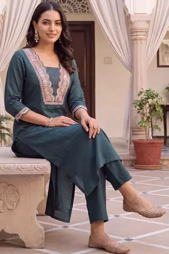 women ethnic motifs embroidered regular thread work kurta with trousers