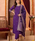 women ethnic motifs embroidered regular kurta with trousers & with dupatta