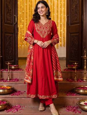 women floral embroidered regular thread work kurta with trousers & with dupatta 1
