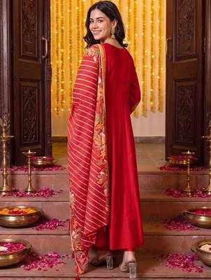 women floral embroidered regular thread work kurta with trousers & with dupatta 5