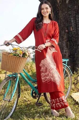 women ethnic motifs printed regular kurta with trousers
