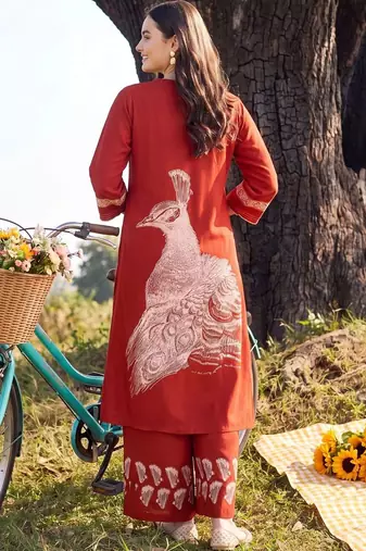 women ethnic motifs printed regular kurta with trousers