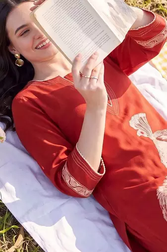 women ethnic motifs printed regular kurta with trousers