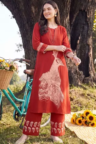 women ethnic motifs printed regular kurta with trousers