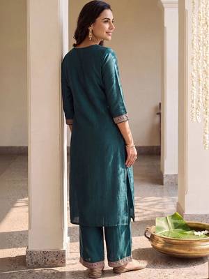 women ethnic motifs embroidered regular thread work liva kurta with palazzos 3