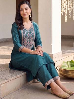 women ethnic motifs embroidered regular thread work liva kurta with palazzos 4