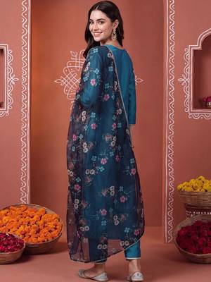 women floral embroidered regular sequinned kurta with trousers & with dupatta 3