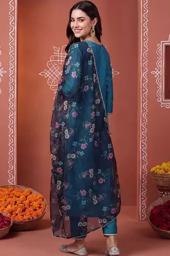 women floral embroidered regular sequinned kurta with trousers & with dupatta