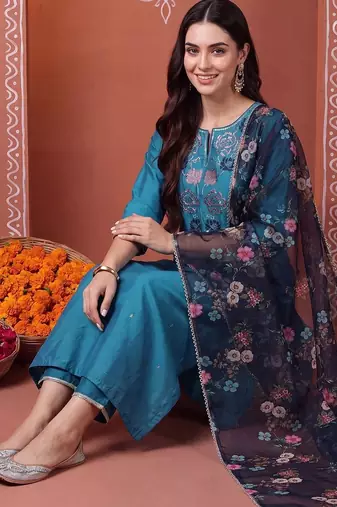 women floral embroidered regular sequinned kurta with trousers & with dupatta