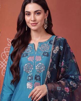 women floral embroidered regular sequinned kurta with trousers & with dupatta 5
