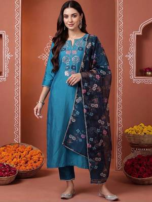 women floral embroidered regular sequinned kurta with trousers & with dupatta 6