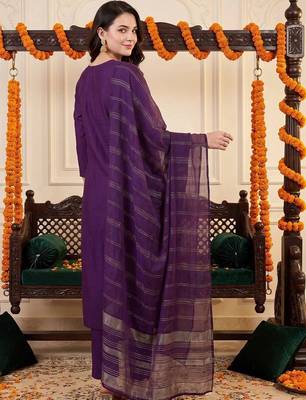 women ethnic motifs embroidered regular thread work kurta with trousers & with dupatta 2