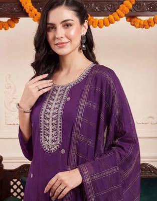 women ethnic motifs embroidered regular thread work kurta with trousers & with dupatta 6