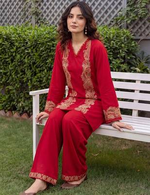 women ethnic motifs embroidered regular thread work kurta with palazzos 2