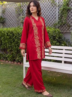 women ethnic motifs embroidered regular thread work kurta with palazzos 3