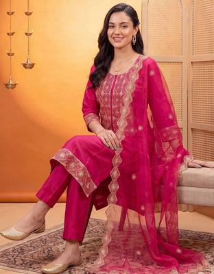 women ethnic motifs embroidered regular thread work kurta with trousers & with dupatta 2