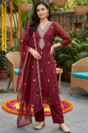 women ethnic motifs embroidered regular kurta with trousers & with dupatta