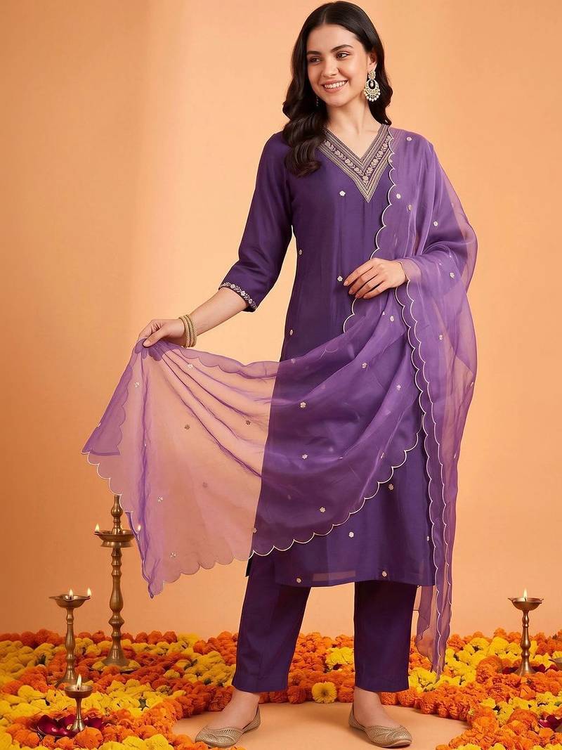 women ethnic motifs embroidered regular kurta with trousers & with dupatta