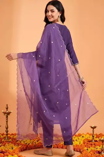 women ethnic motifs embroidered regular kurta with trousers & with dupatta