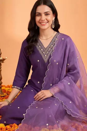 women ethnic motifs embroidered regular kurta with trousers & with dupatta