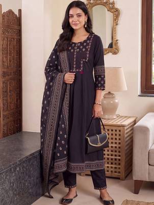 women ethnic motifs embroidered regular thread work cotton kurta with trousers & with dupatta 2