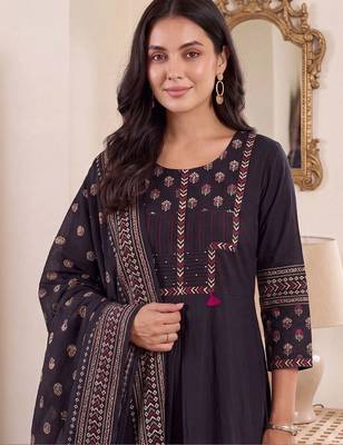 women ethnic motifs embroidered regular thread work cotton kurta with trousers & with dupatta 6