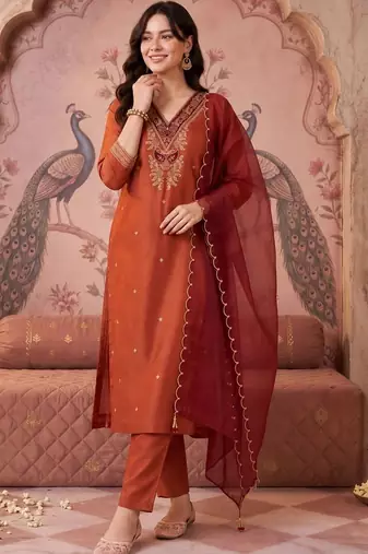 women ethnic motifs embroidered regular thread work kurta with trousers & with dupatta