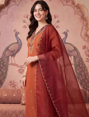 women ethnic motifs embroidered regular thread work kurta with trousers & with dupatta 4