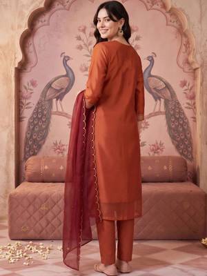 women ethnic motifs embroidered regular thread work kurta with trousers & with dupatta 6