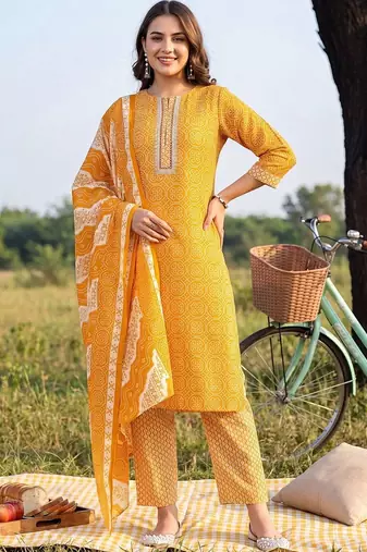women printed regular thread work cotton kurta with trousers & with dupatta
