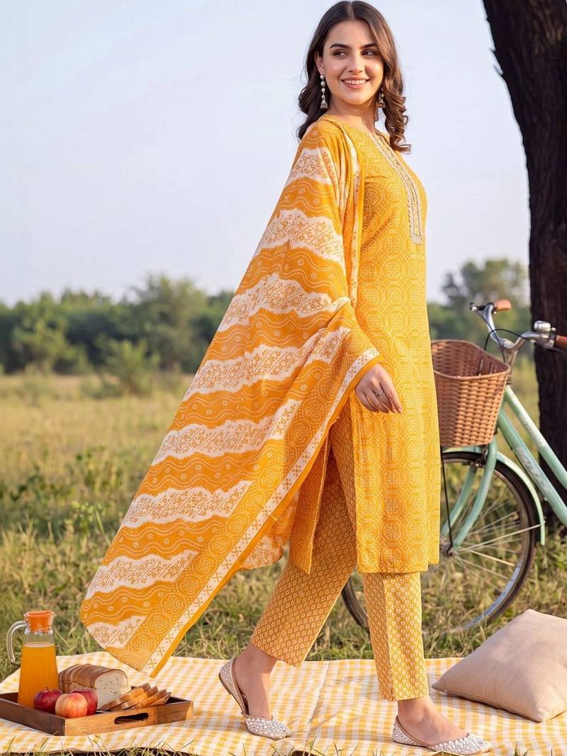women printed regular thread work cotton kurta with trousers & with dupatta