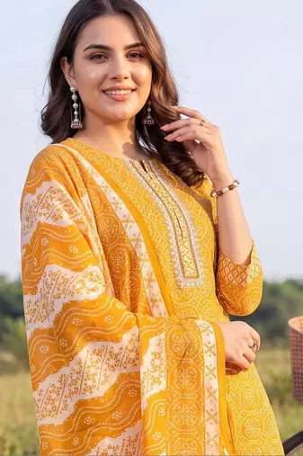 women printed regular thread work cotton kurta with trousers & with dupatta