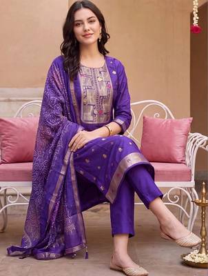 women ethnic motifs regular kurta with trousers & with dupatta 1