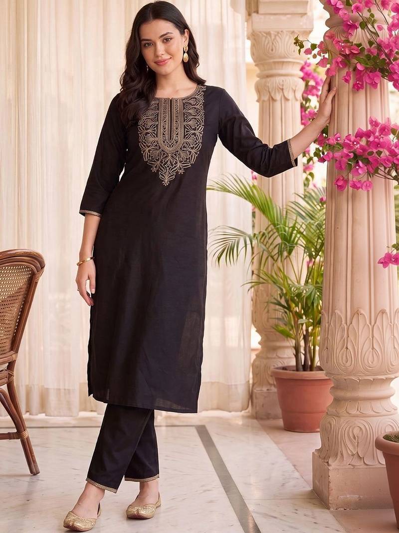 women ethnic motifs embroidered regular cotton kurta with trousers