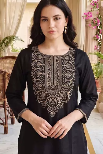 women ethnic motifs embroidered regular cotton kurta with trousers