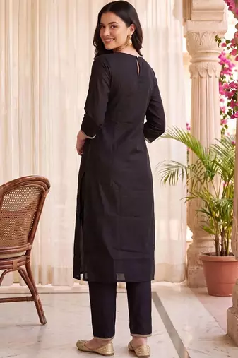 women ethnic motifs embroidered regular cotton kurta with trousers